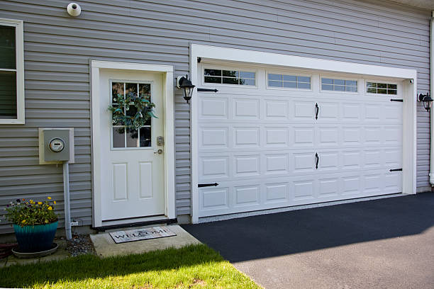 24/7 Emergency Garage Door Panel Replacement experts in Canadian Lakes, MI